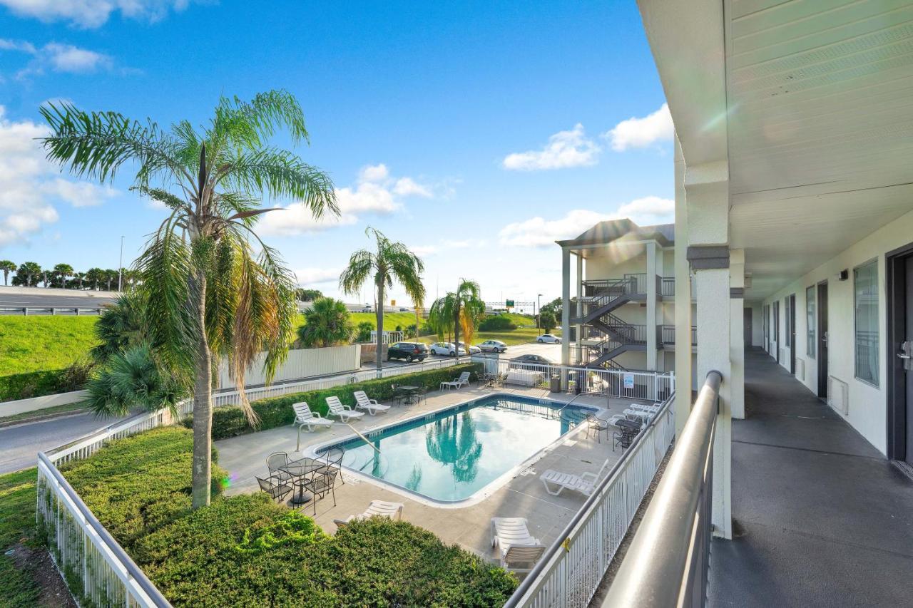 Super 8 By Wyndham Orlando Near Florida Mall Williamsburg Exterior photo