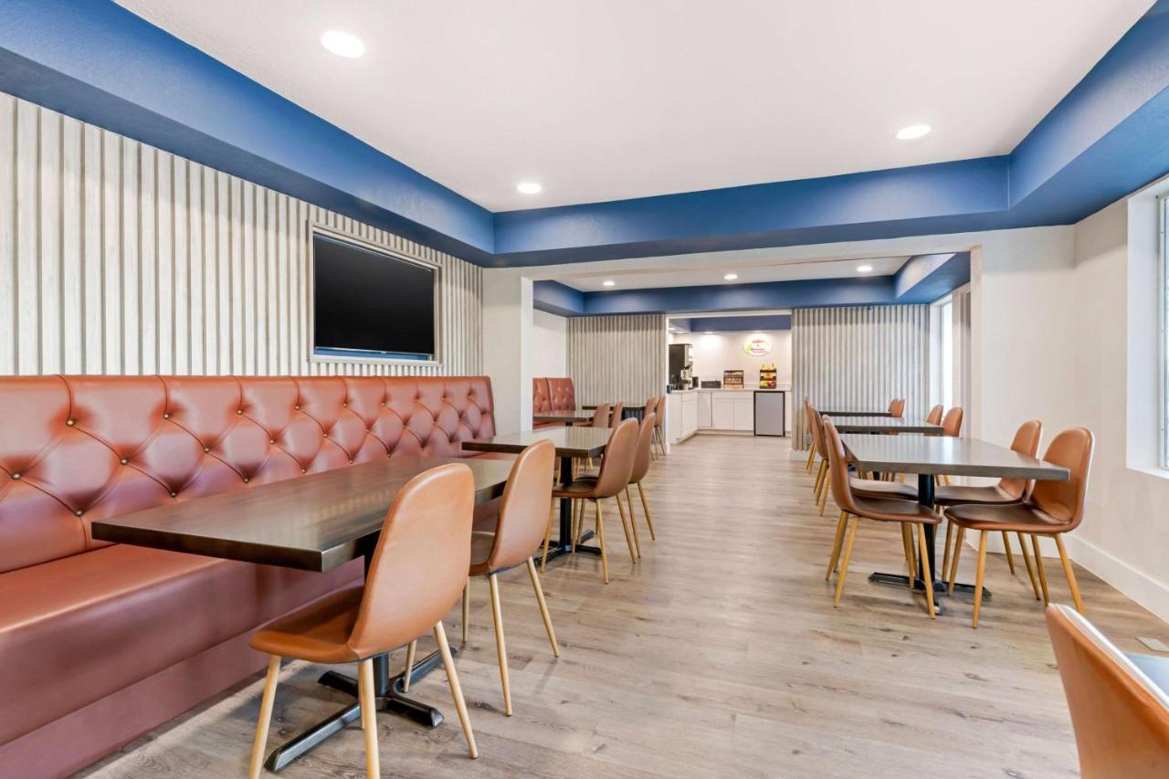 Super 8 By Wyndham Orlando Near Florida Mall Williamsburg Exterior photo