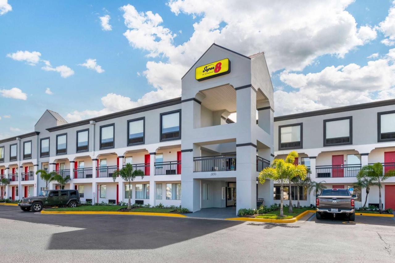 Super 8 By Wyndham Orlando Near Florida Mall Williamsburg Exterior photo