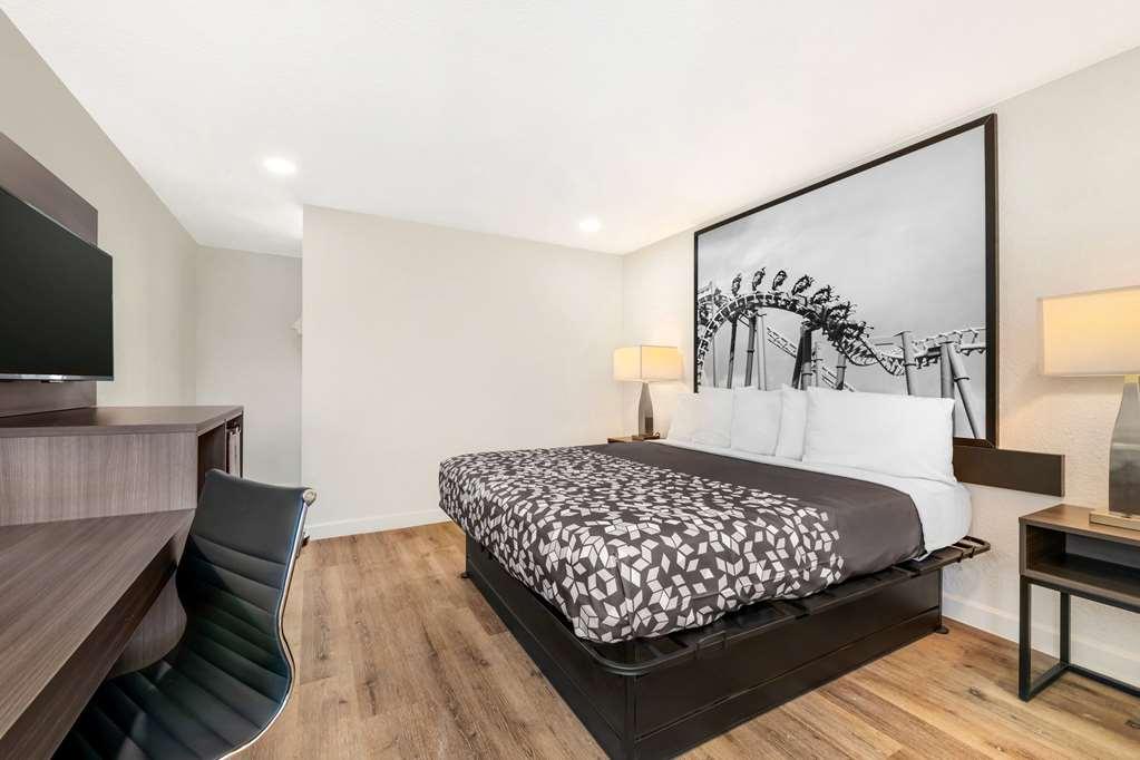 Super 8 By Wyndham Orlando Near Florida Mall Williamsburg Room photo