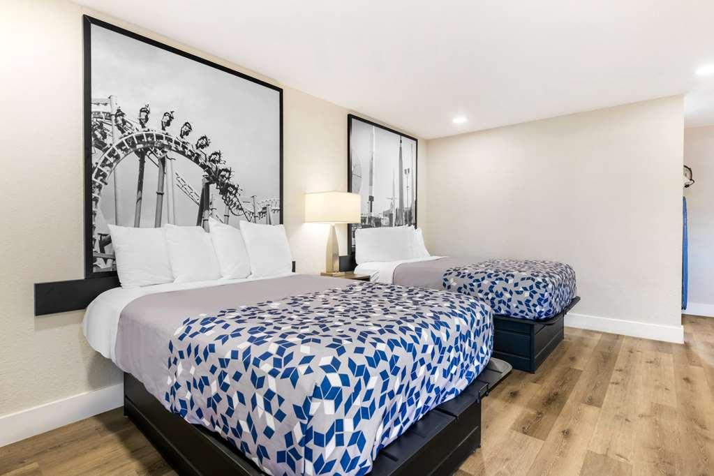 Super 8 By Wyndham Orlando Near Florida Mall Williamsburg Room photo