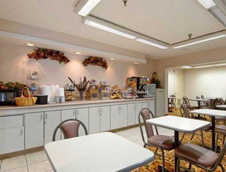 Super 8 By Wyndham Orlando Near Florida Mall Williamsburg Restaurant photo